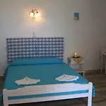 埃莱安娜一室公寓酒店 4*